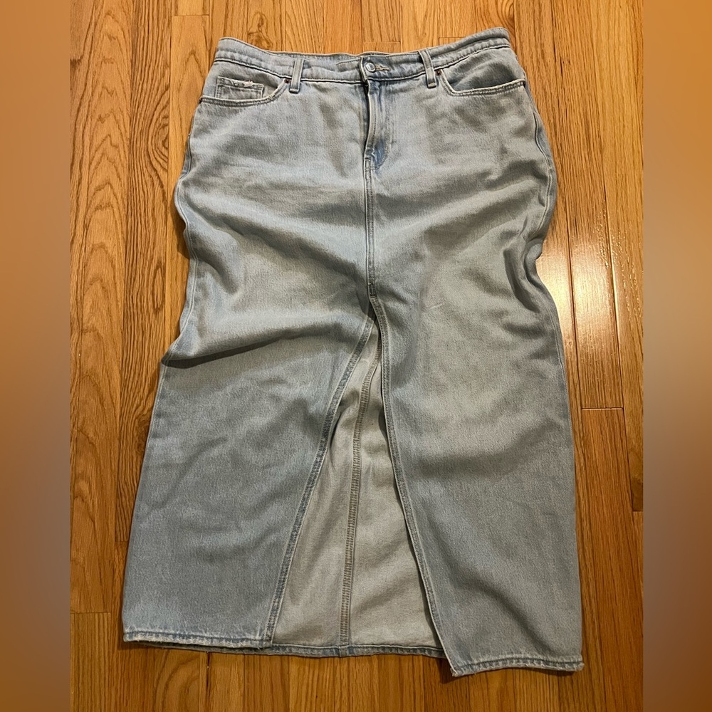 Old Navy Mid-Rise Denim Skirt
